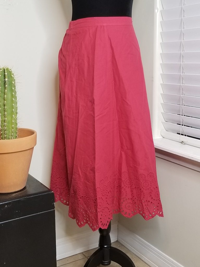 Knee Pink A-line Eyelet Lace Skirt (Pre-owned)