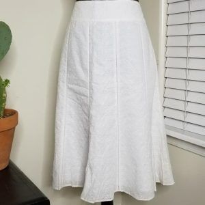Knee White Embroidered Skirt (Pre-owned)